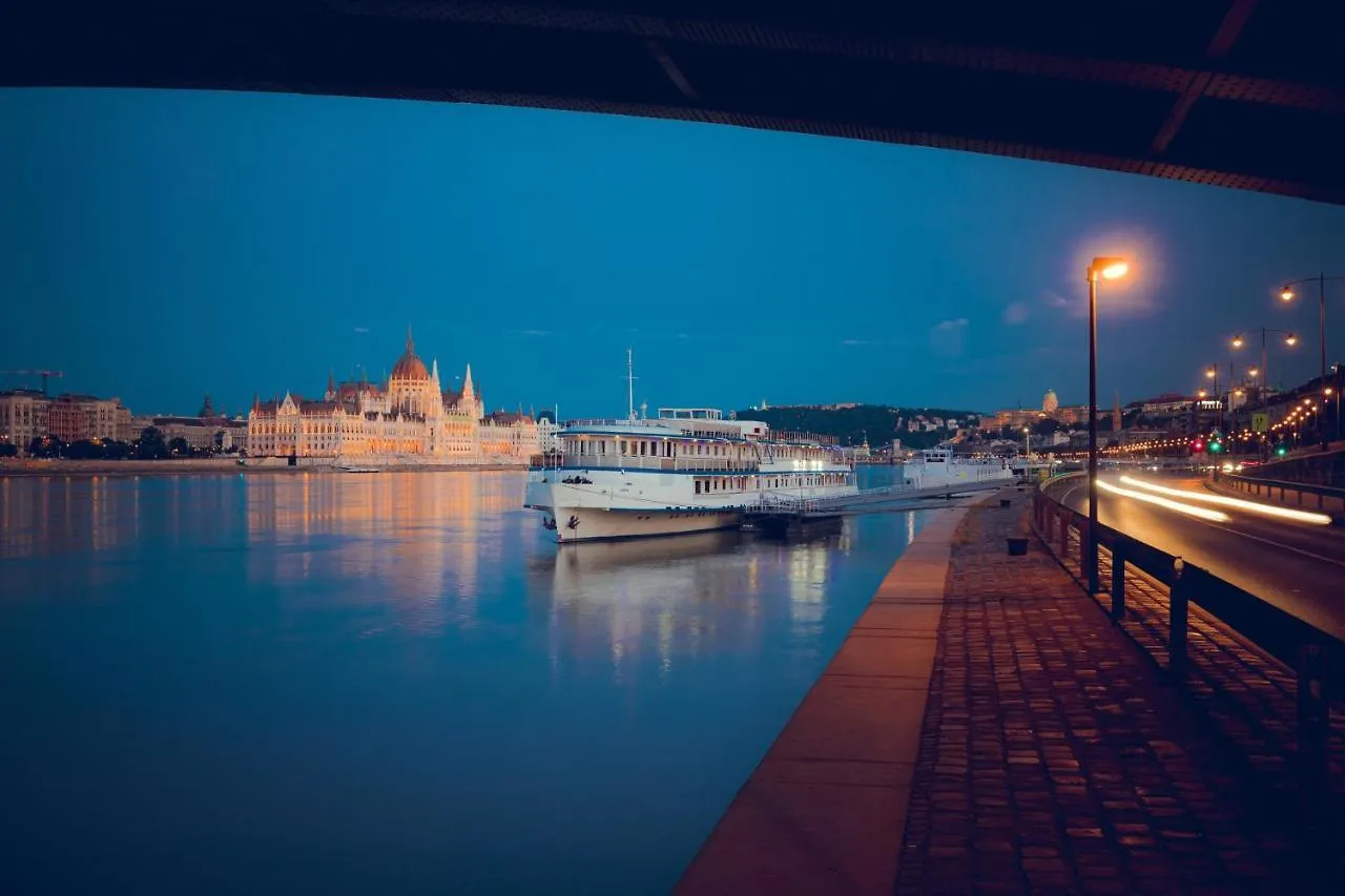 Botel Grand Jules - Boat Hotel Boedapest