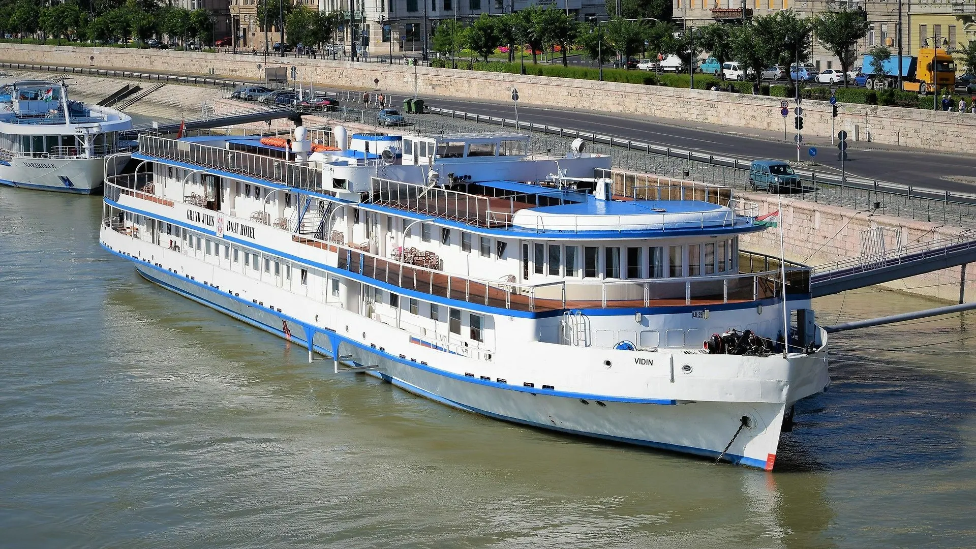 Botel Grand Jules - Boat Hotel Boedapest