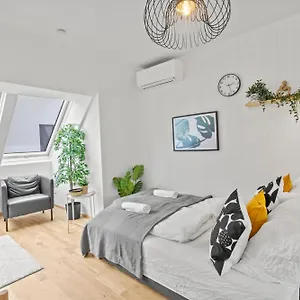 1 Min To Public Transport - 3 Min To Supermarket And Pharmacy - On-site Parking For 19,90 Eur Vídeň