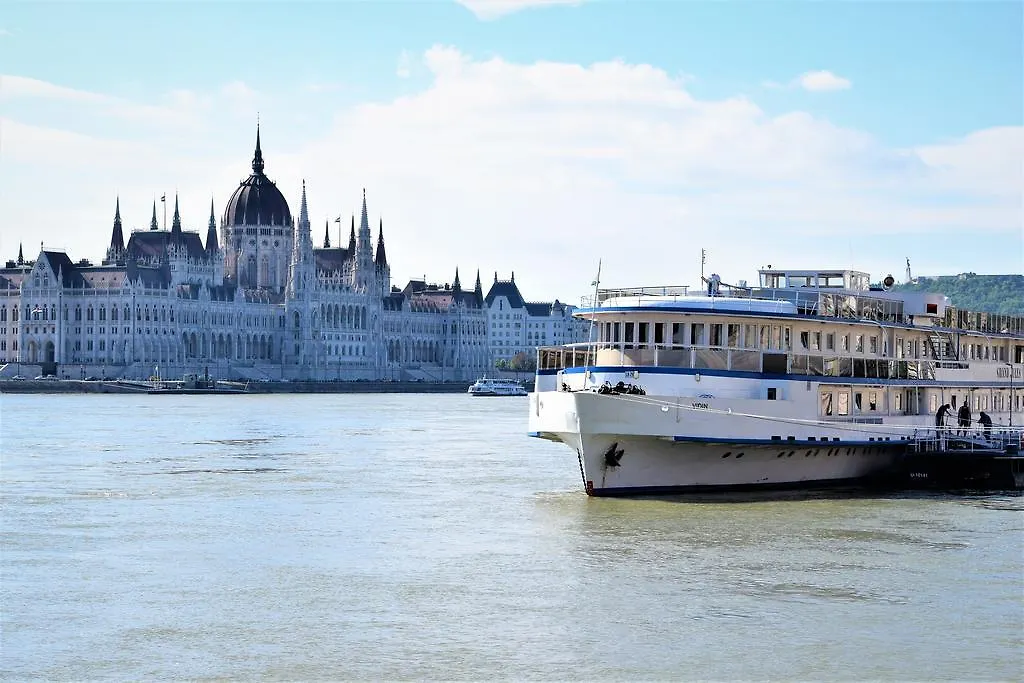 Grand Jules - Boat Hotel Budapest Botel